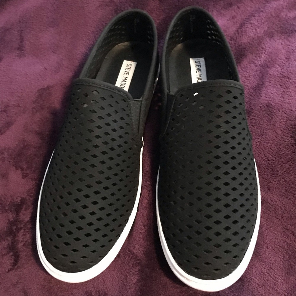 Steve Madden slip ons
